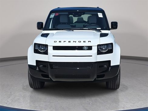 New 2025 Land Rover Defender 130 X-Dynamic SE image 2