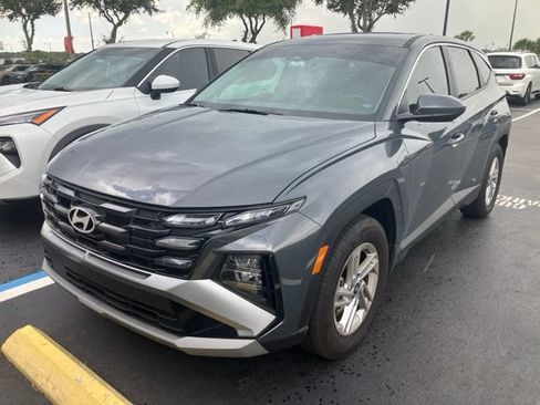 Used 2026 Hyundai Tucson SE FWD image 2