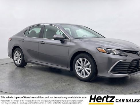 Used 2025 Toyota Camry LE image 1