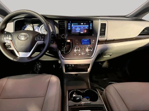 Used 2017 Toyota Sienna XLE w/ XLE Navigation Package AWD/4WD image 16