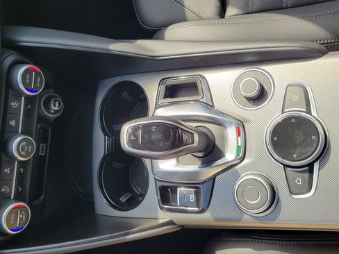 Used 2024 Alfa Romeo Giulia Veloce image 12