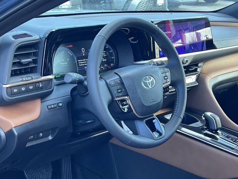 New 2025 Toyota Crown Signia image 11