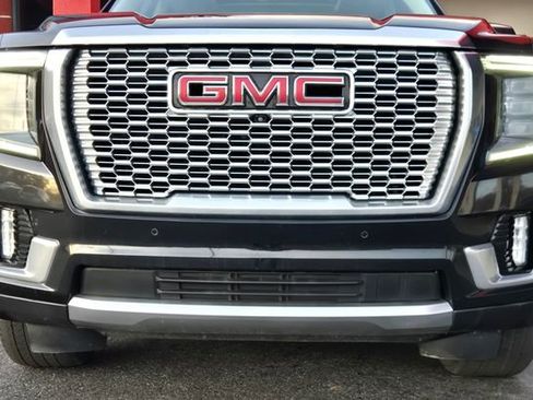 Used 2021 GMC Yukon Denali w/ Denali Premium Package image 14