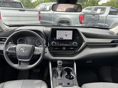 Used 2023 Toyota Highlander L FWD image 20