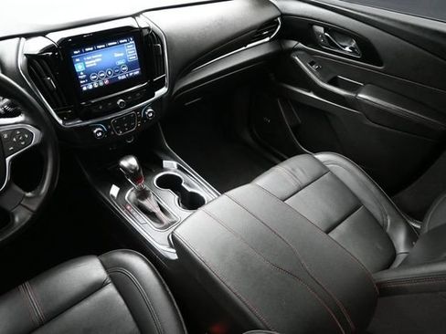 Used 2022 Chevrolet Traverse RS FWD image 10
