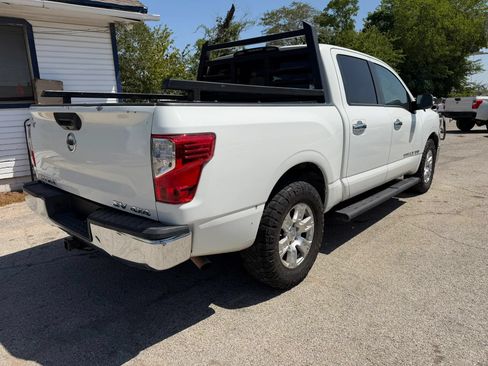Used 2018 Nissan Titan SV AWD/4WD image 3