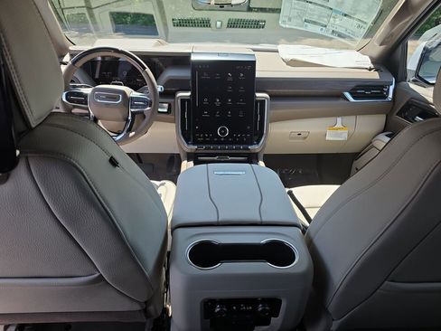 New 2026 GMC Yukon Denali w/ Denali Reserve Package AWD/4WD image 13