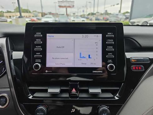 Used 2021 Toyota Camry SE image 10