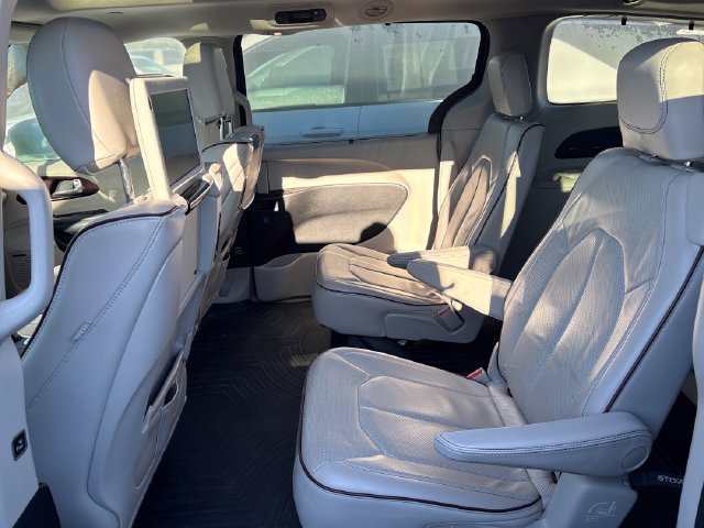 Used 2017 Chrysler Pacifica Limited FWD image 9