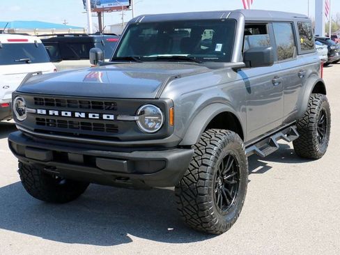 New 2026 Ford Bronco Base image 2