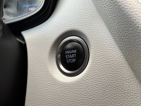 Used 2022 Toyota Corolla SE w/ SE Premium Package FWD image 32