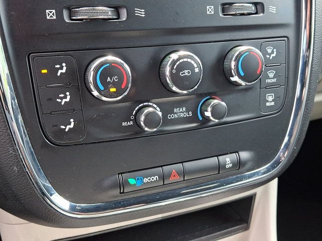 Used 2018 Dodge Grand Caravan SXT FWD image 16