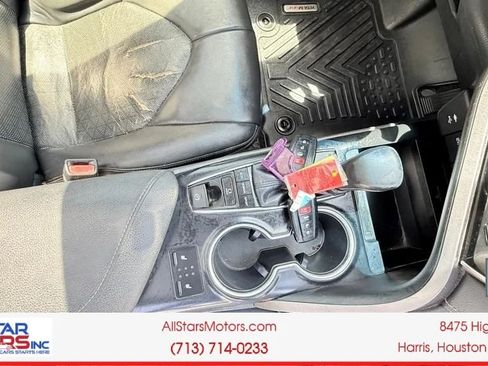 Used 2018 Toyota Camry XLE FWD image 25