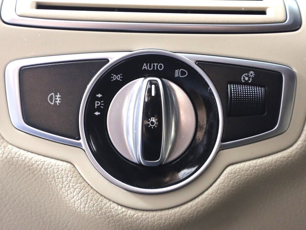 Used 2017 Mercedes-Benz C 300 4MATIC Sedan image 10