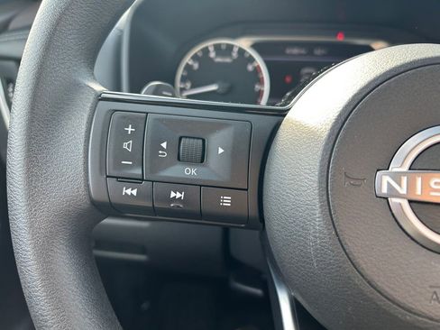 Used 2023 Nissan Rogue SV image 18