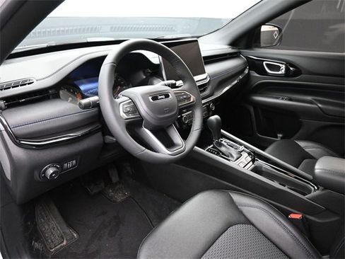 New 2026 Jeep Compass Latitude image 12