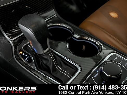 Used 2016 Jeep Grand Cherokee SRT image 26