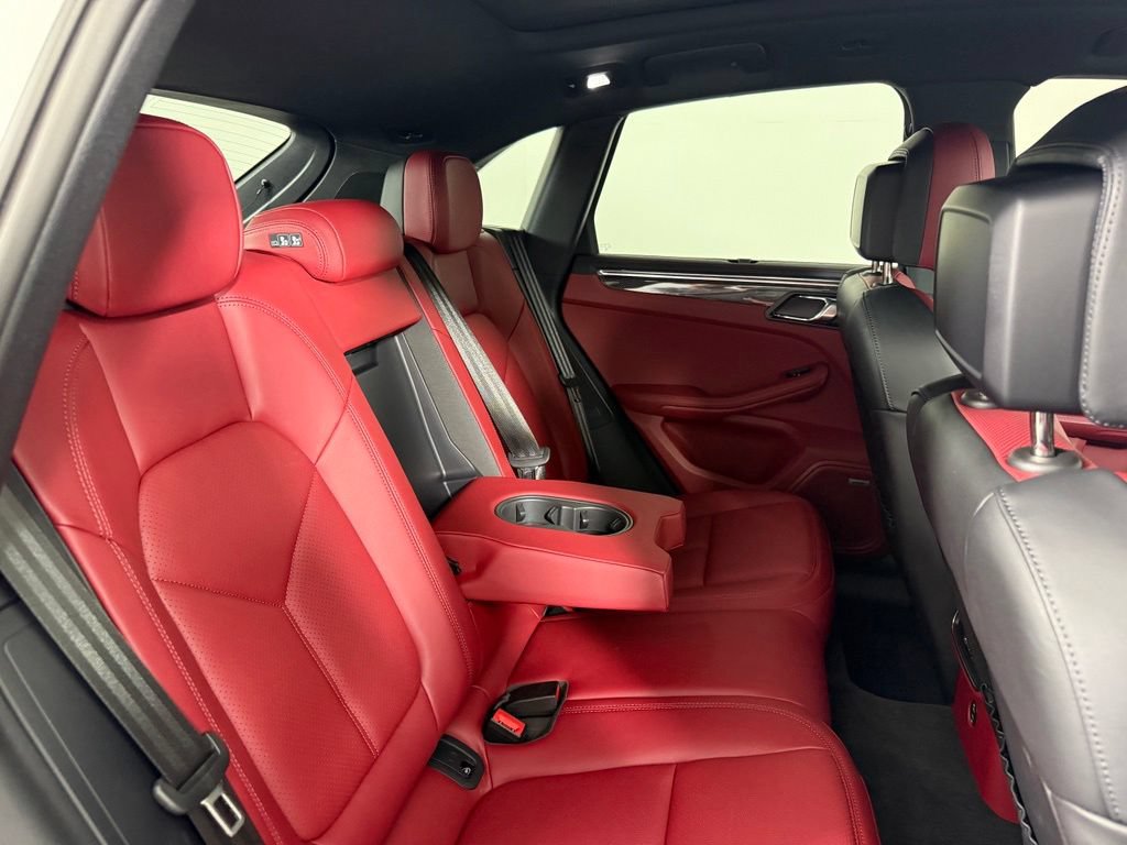 Certified 2025 Porsche Macan GTS AWD/4WD image 17