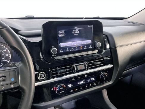 Used 2024 Nissan Pathfinder SV image 9