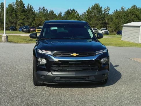 Used 2023 Chevrolet TrailBlazer LS FWD image 3
