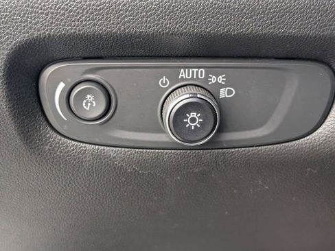 Used 2023 Chevrolet Traverse LT image 15