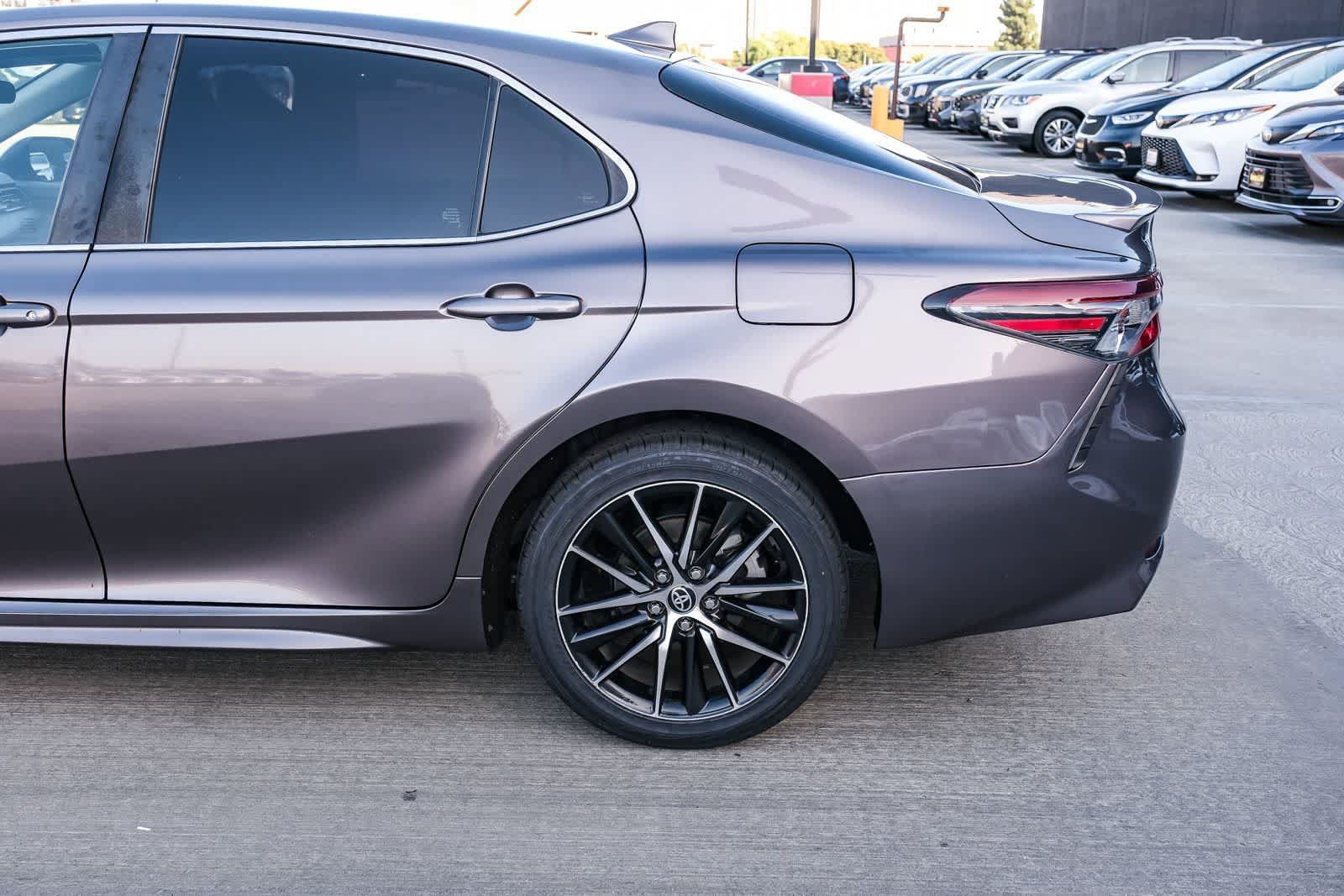 Used 2022 Toyota Camry SE FWD image 8