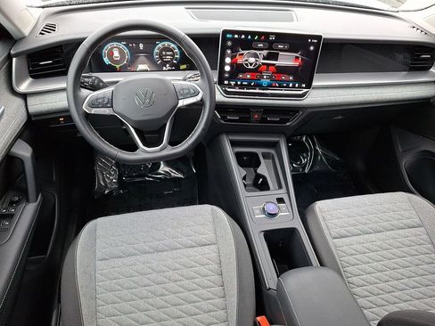 Certified 2025 Volkswagen Tiguan S AWD/4WD image 10