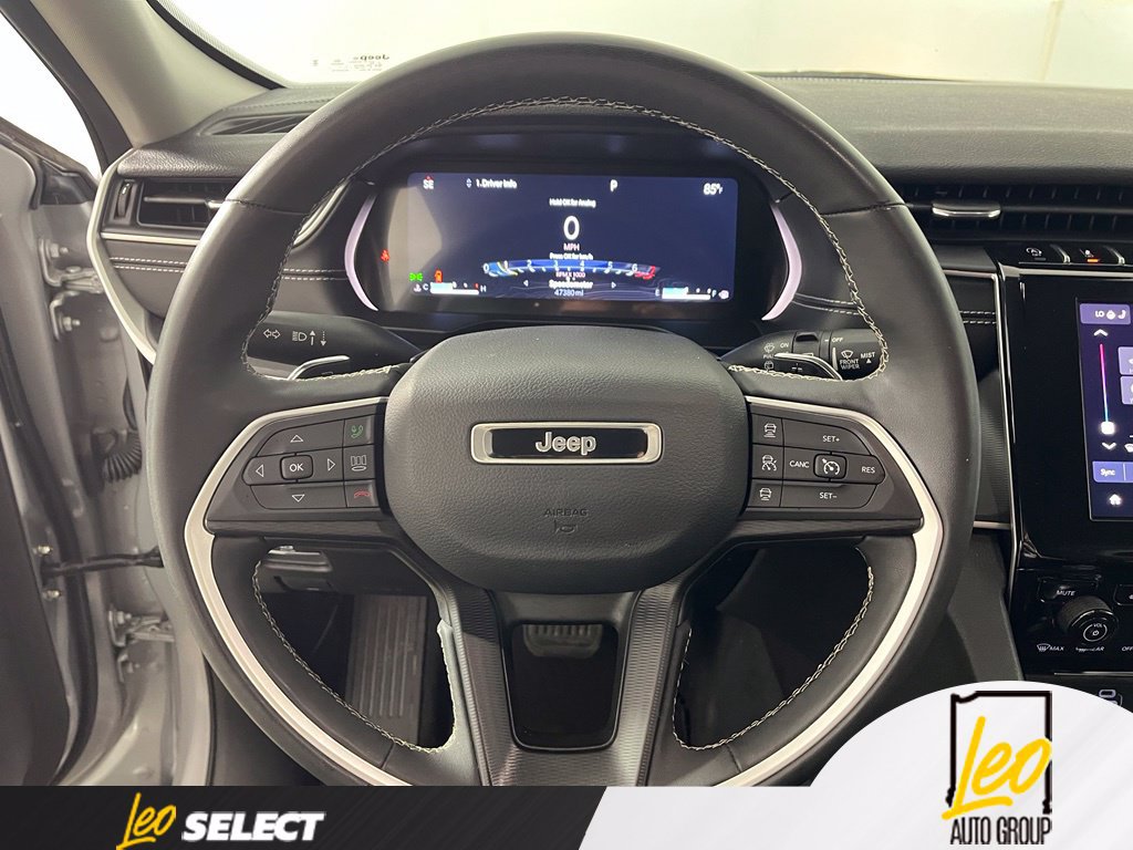Used 2023 Jeep Grand Cherokee Laredo w/ Luxury Tech Group I RWD image 15