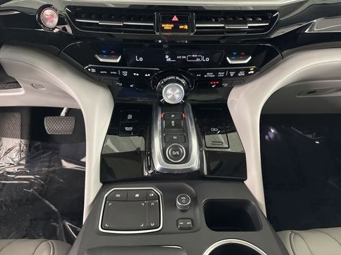 Used 2023 Acura MDX SH-AWD w/ Technology Package image 18