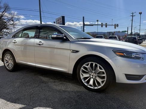 Used 2017 Ford Taurus Limited image 5