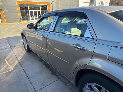 Used 2006 Chrysler 300 C image 9