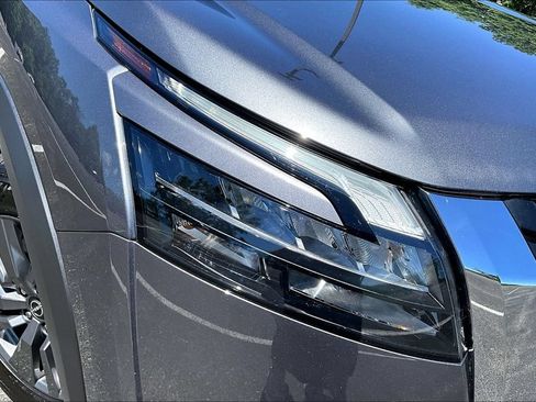 Used 2024 Nissan Pathfinder SV AWD/4WD image 33