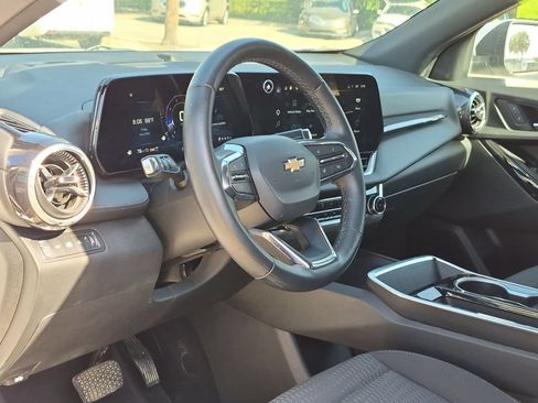 Used 2025 Chevrolet Equinox LT AWD/4WD image 9