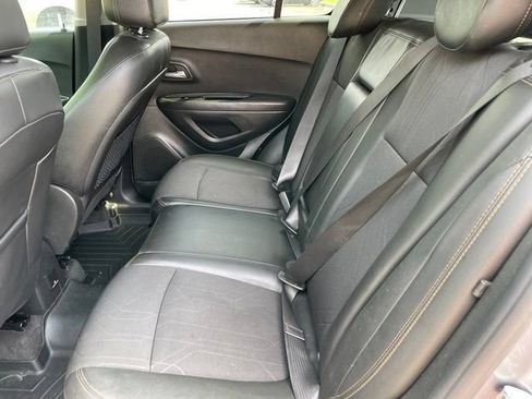 Used 2019 Chevrolet Trax LT w/ LT Convenience Package AWD/4WD image 7