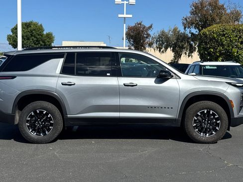 Used 2025 Chevrolet Traverse Z71 image 4