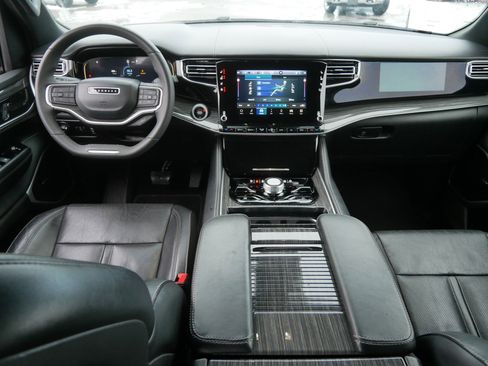 Used 2022 Jeep Wagoneer Series III w/ Rear Seat Video Group 1 image 10