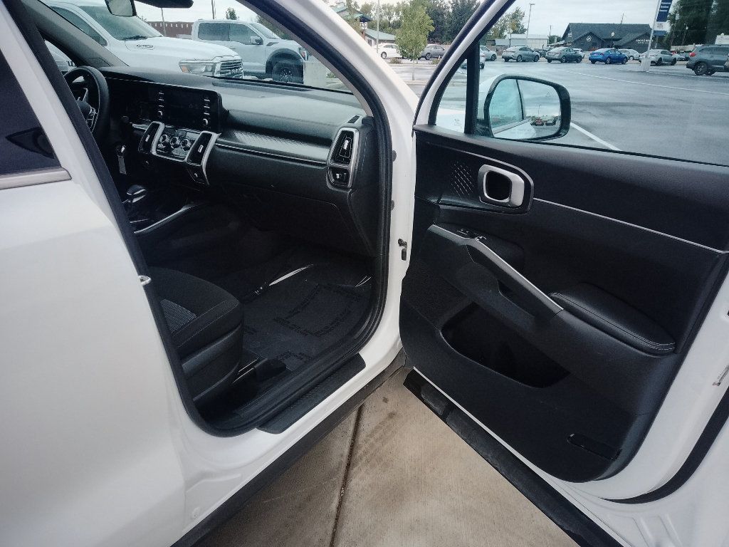 Used 2023 Kia Sorento LX AWD/4WD image 16