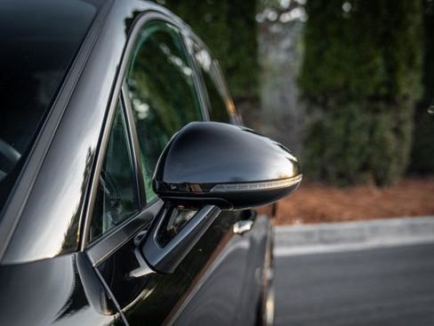 Used 2023 Porsche Macan Turbo image 21