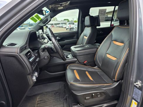 Used 2021 GMC Yukon AT4 w/ Rear Media and Nav Package AWD/4WD image 4