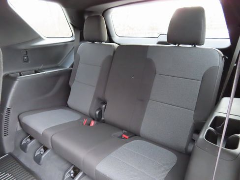 Used 2023 Chevrolet Traverse LT image 32