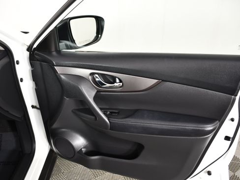 Used 2015 Nissan Rogue S AWD/4WD image 38