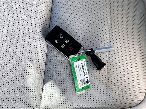 Used 2024 Jaguar XF R-Dynamic SE image 10