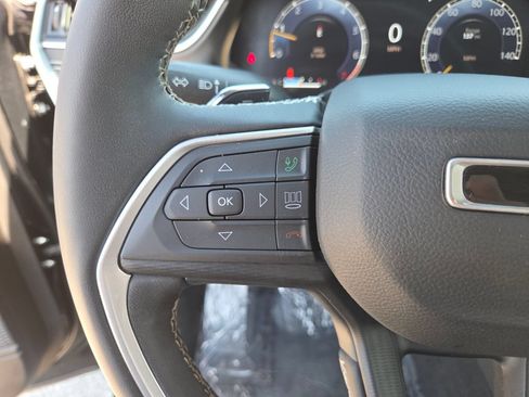 Used 2023 Jeep Grand Cherokee Altitude RWD image 33