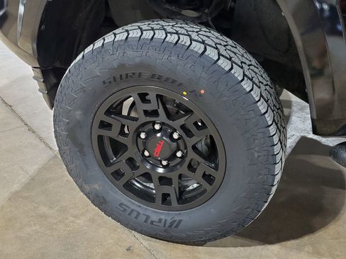 Used 2016 Toyota Tacoma TRD Sport w/ Premium & Technology Package RWD image 41