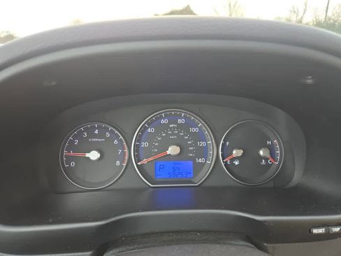 Used 2011 Hyundai Santa Fe GLS image 12