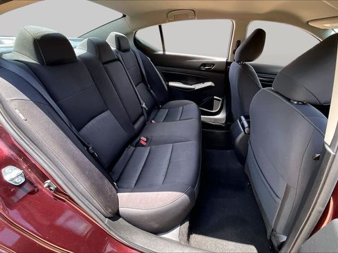 Used 2024 Nissan Altima 2.5 SV FWD image 17