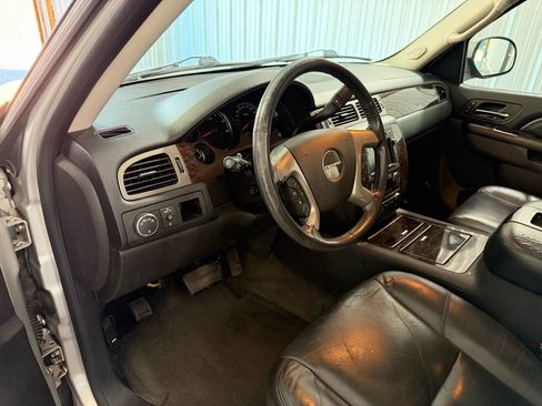 Used 2010 GMC Yukon Denali RWD image 31