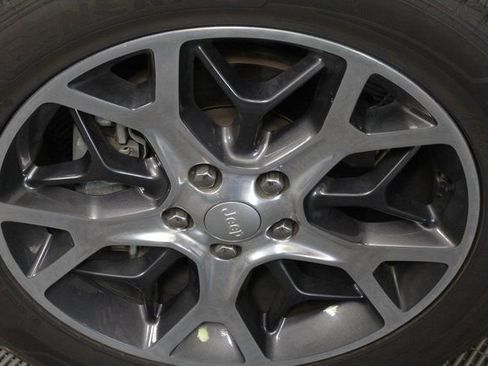 Used 2019 Jeep Grand Cherokee Overland image 8