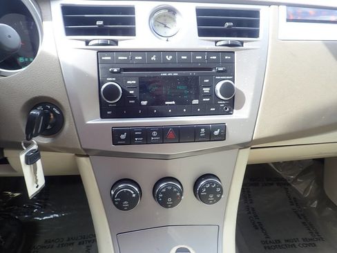 Used 2010 Chrysler Sebring Limited w/ Electronics Convenience Group image 7