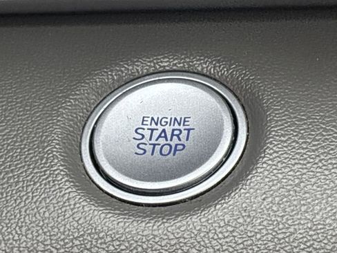 Used 2021 Hyundai Elantra SEL image 17